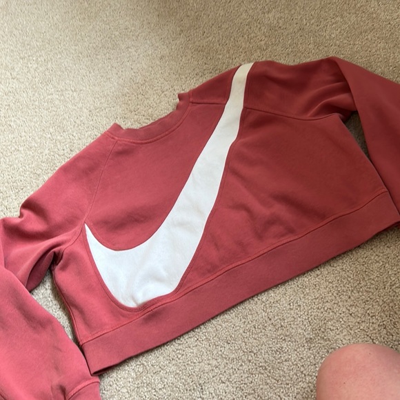 Nike cropped crew neck size medium. - Picture 1 of 5